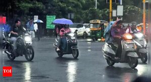 Mumbai weather: Patchy rain expected today with AQI remains moderate | Mumbai News