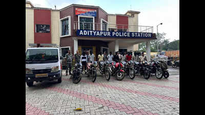 Seraikela-Kharsawan Police Arrest 14 in Major Motorbike Theft Bust