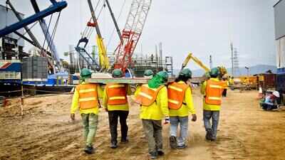 UAE announces midday break rules for outdoor workers; employers face fines of up to Dh50,000