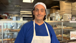 A New York pizzeria owner saw a woman eating from his rubbish bin, then he put up a handwritten note offering free pizza to anyone who was hungry